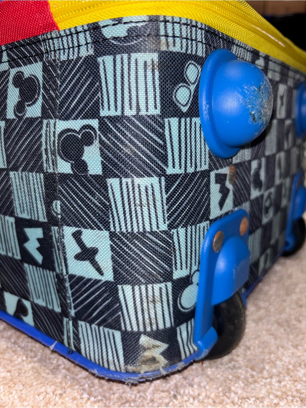 Vintage American Tourister Kids Mickey Mouse Red Travel Carry-On - Picture 9 of 11